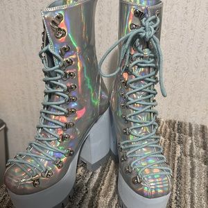 These gems I’ve only tried on never worn out. They are size 6 true to size